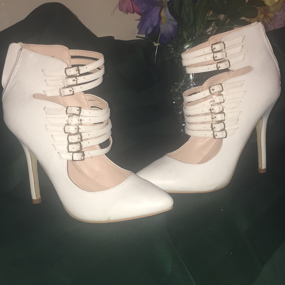 Ankle pointed toe pumps